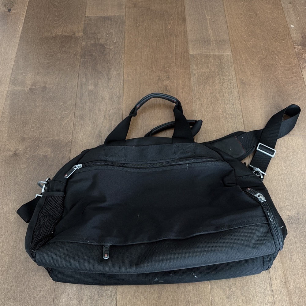 VICTORINOX Swiss Precision Gear 'PG CARGO' Duffel Black Ballistic Nylon - Picture 4 of 5